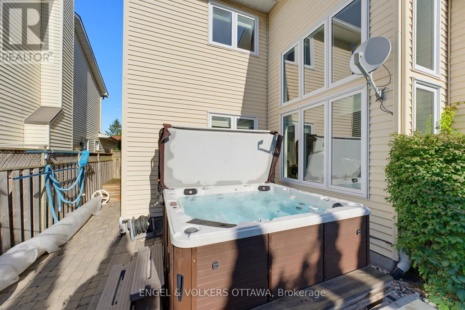 736 HAUTEVIEW CRESCENT - Image 34