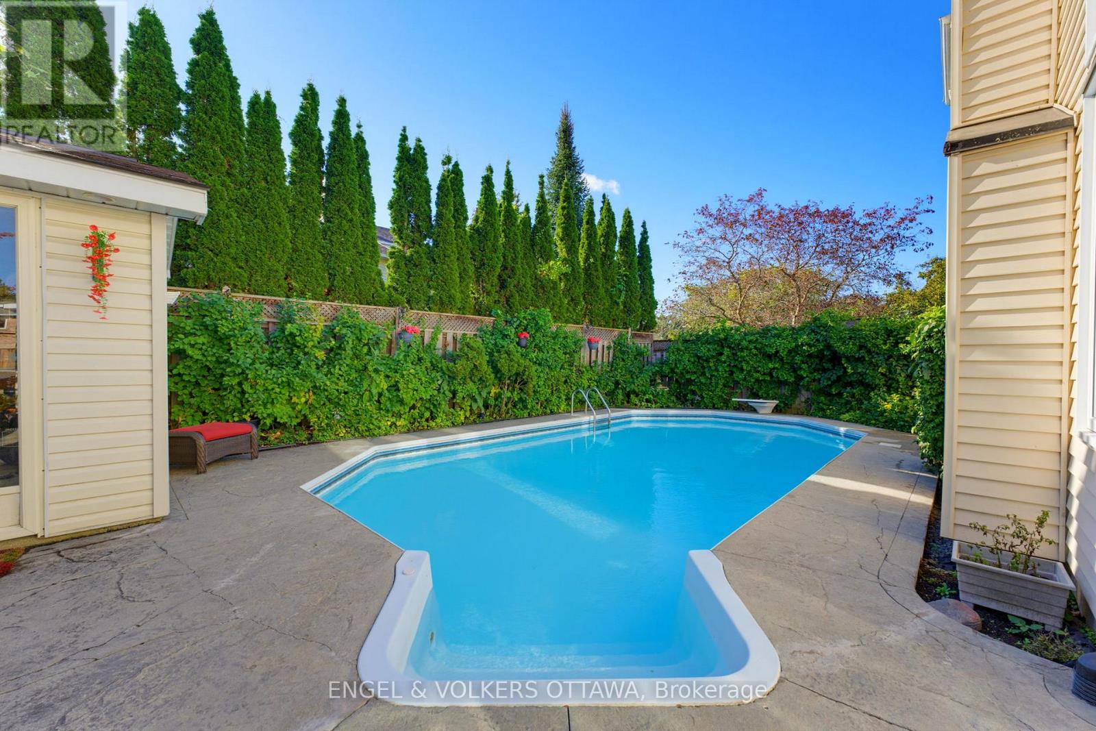 736 HAUTEVIEW CRESCENT - Image 35
