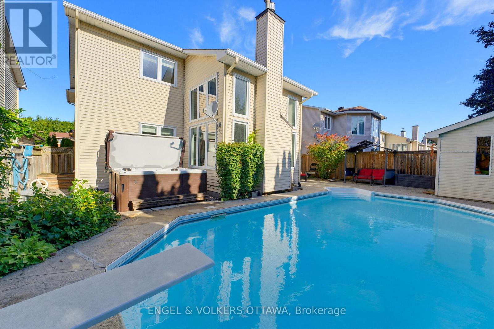 736 HAUTEVIEW CRESCENT - Image 37