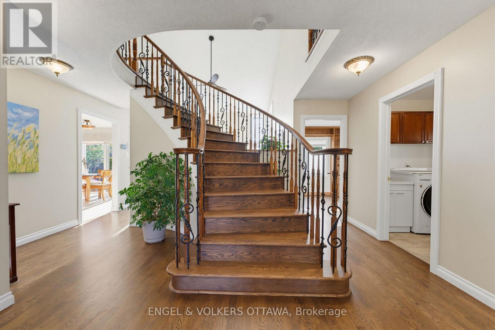 736 HAUTEVIEW CRESCENT - Image 6