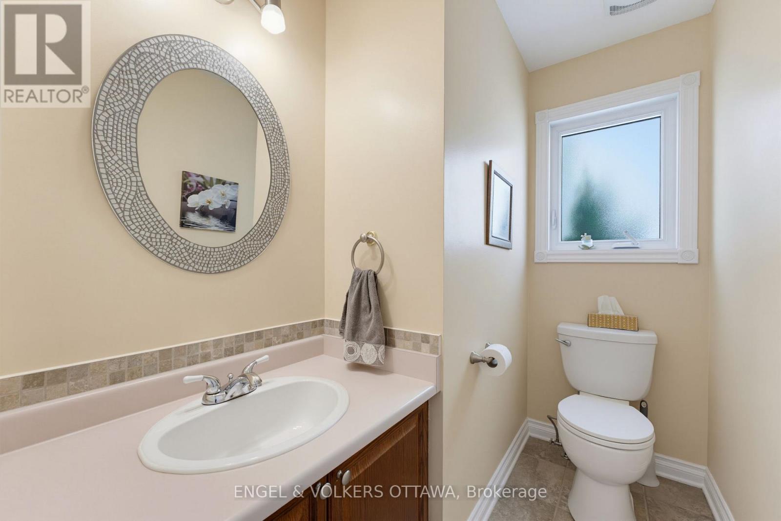 736 HAUTEVIEW CRESCENT - Image 7