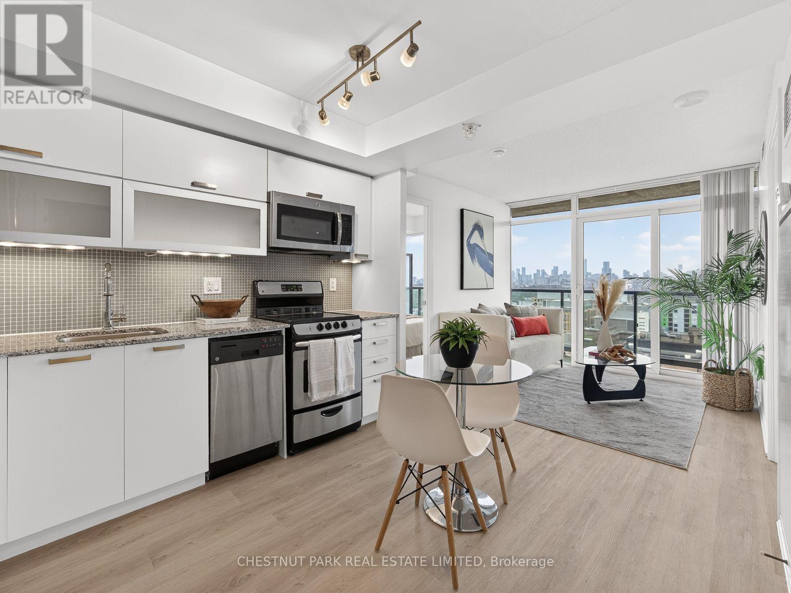 #2111E 36 LISGAR STREET - 1