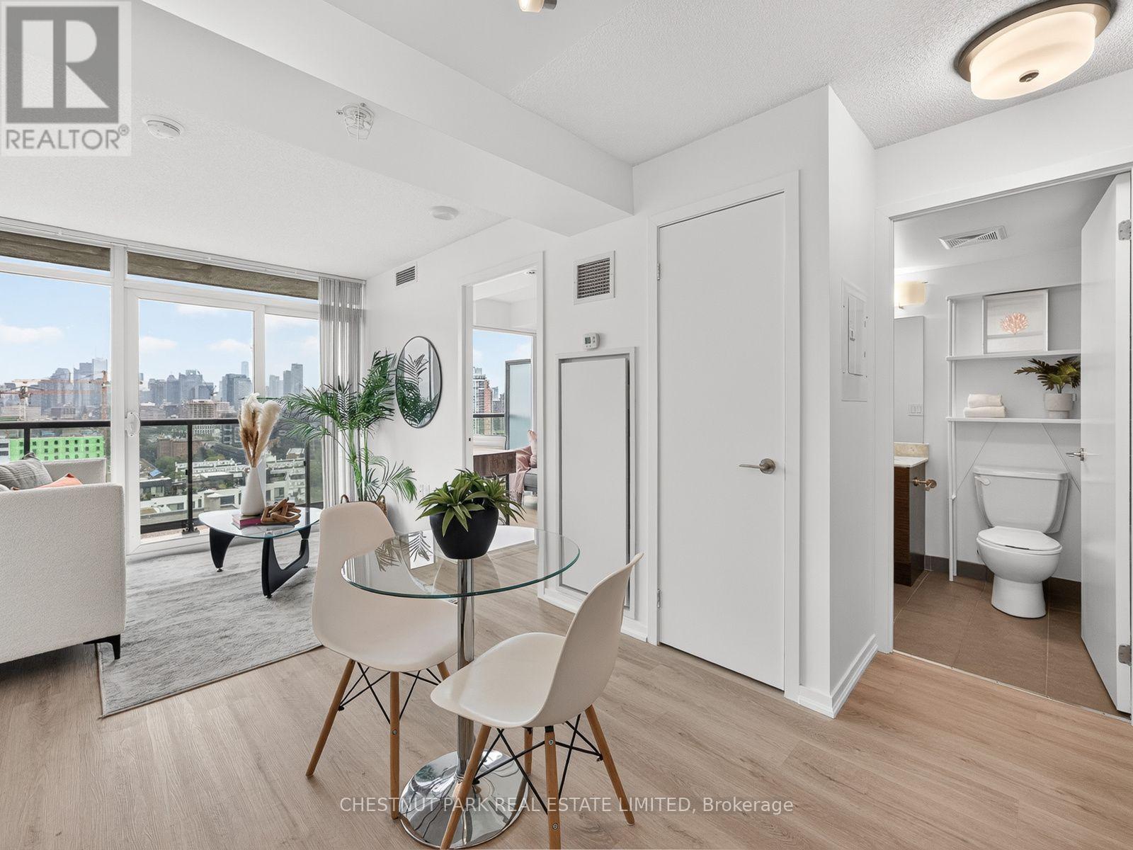 #2111E 36 LISGAR STREET - 10