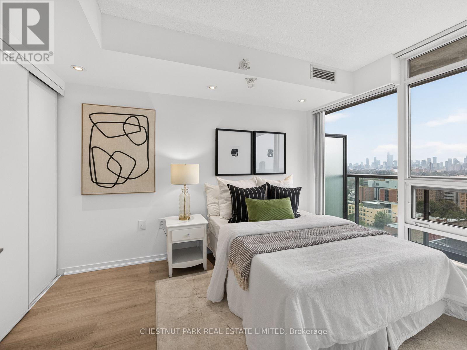 #2111E 36 LISGAR STREET - 11