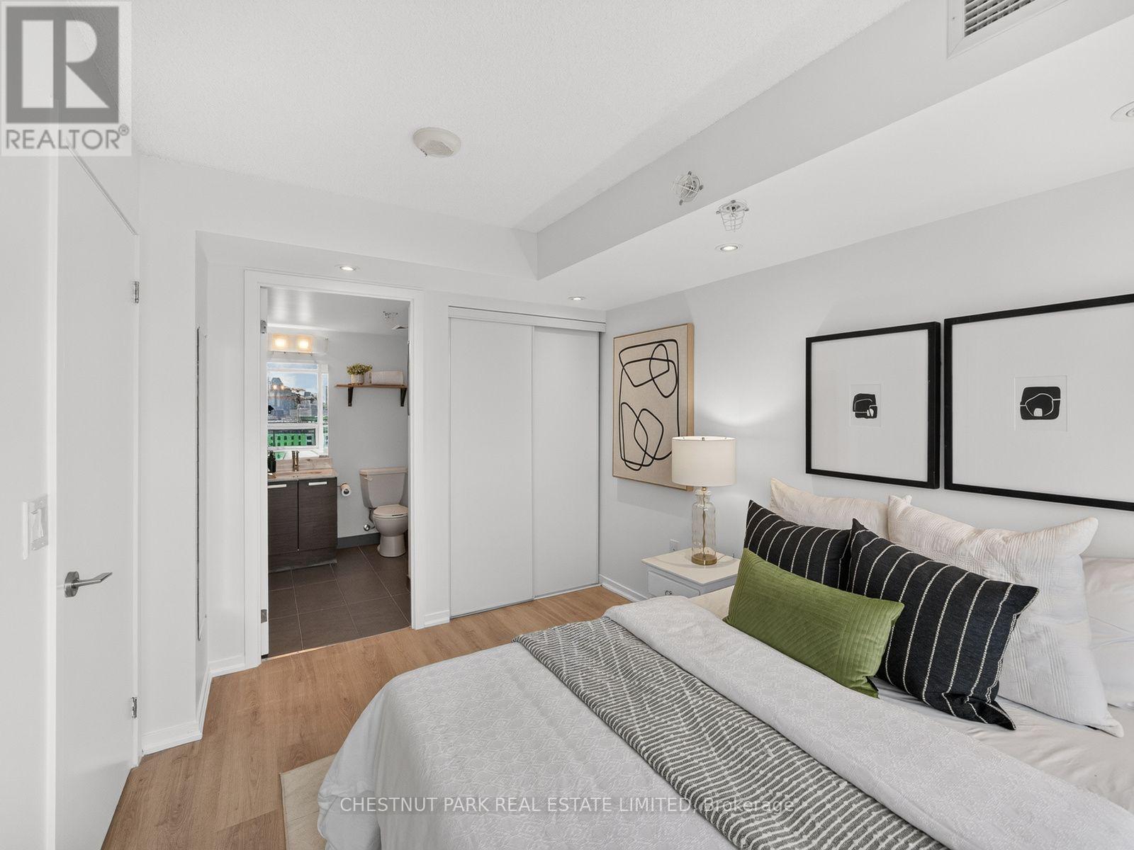 #2111E 36 LISGAR STREET - 14