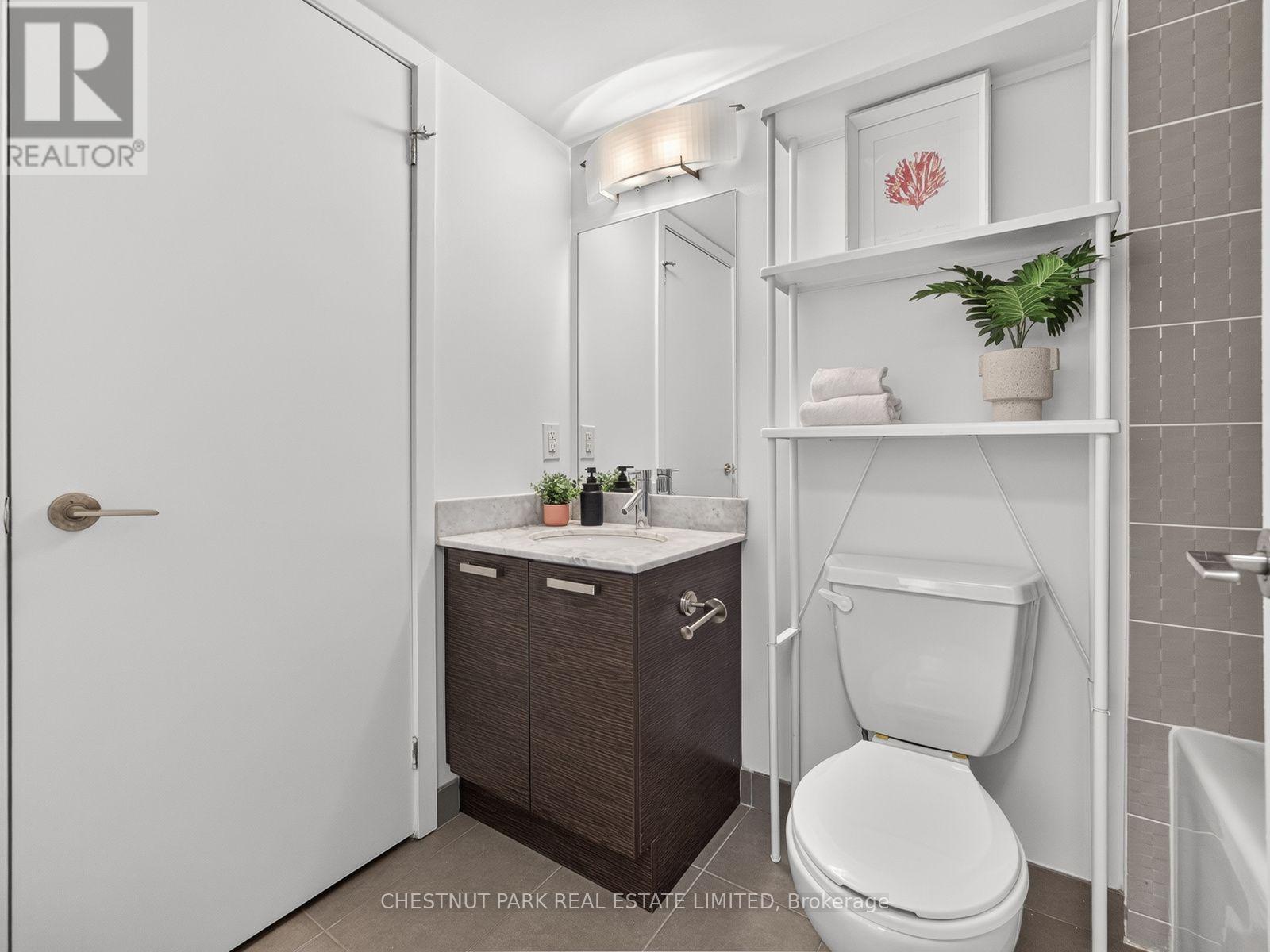 #2111E 36 LISGAR STREET - 19