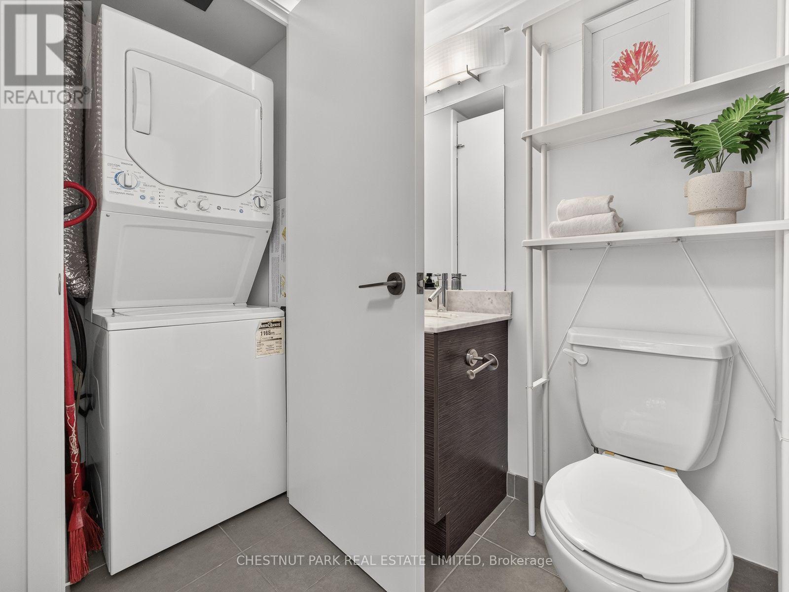 #2111E 36 LISGAR STREET - 20