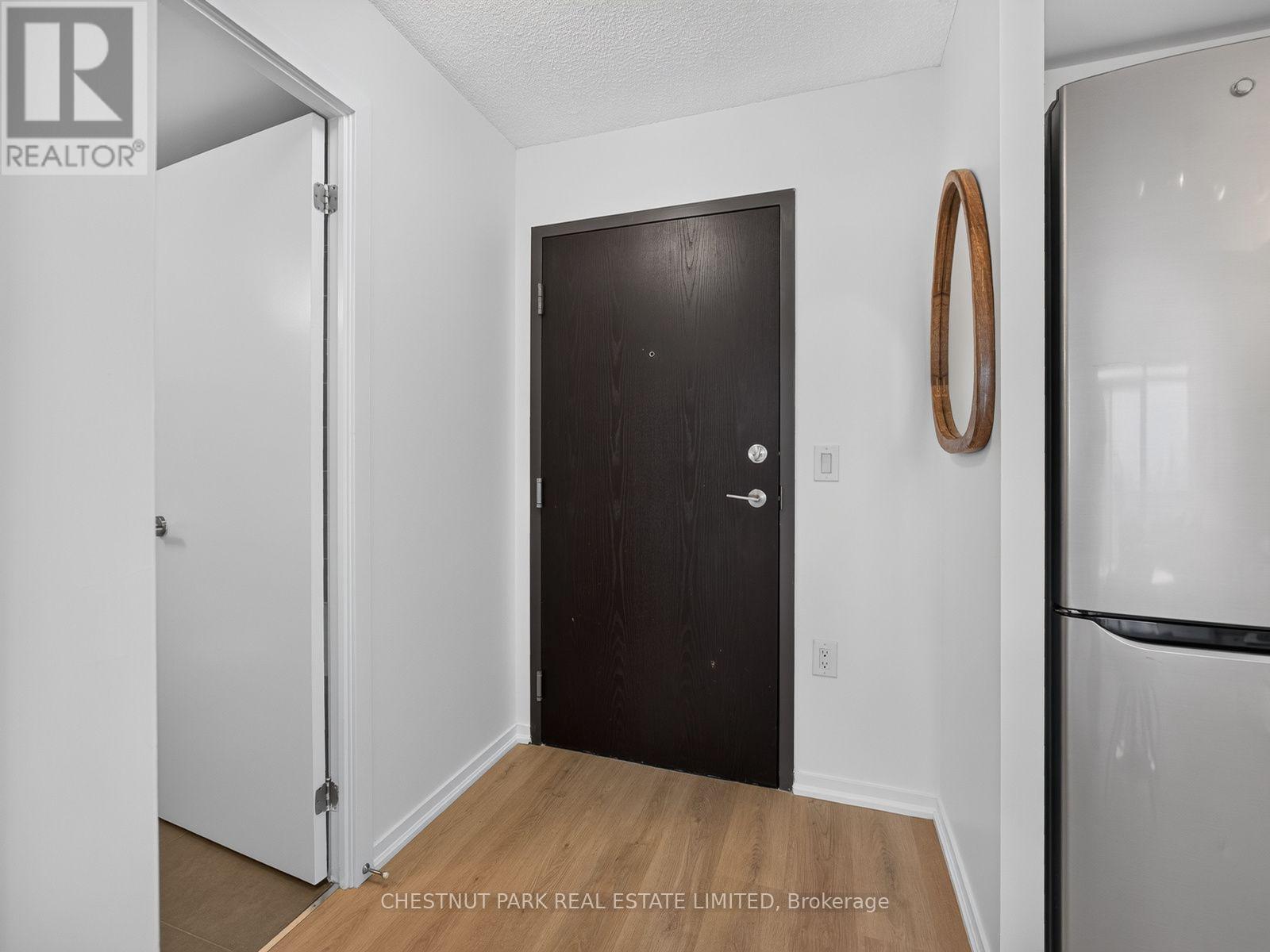 #2111E 36 LISGAR STREET - 24