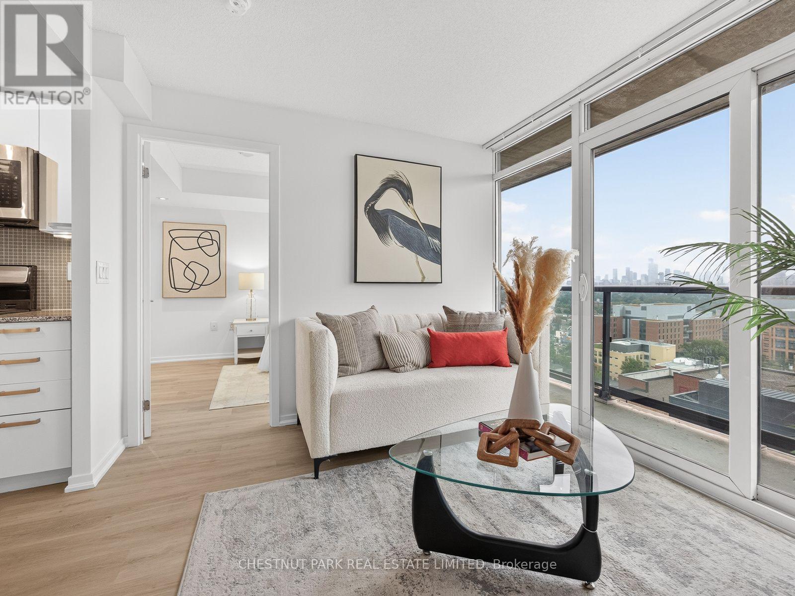 #2111E 36 LISGAR STREET - 4