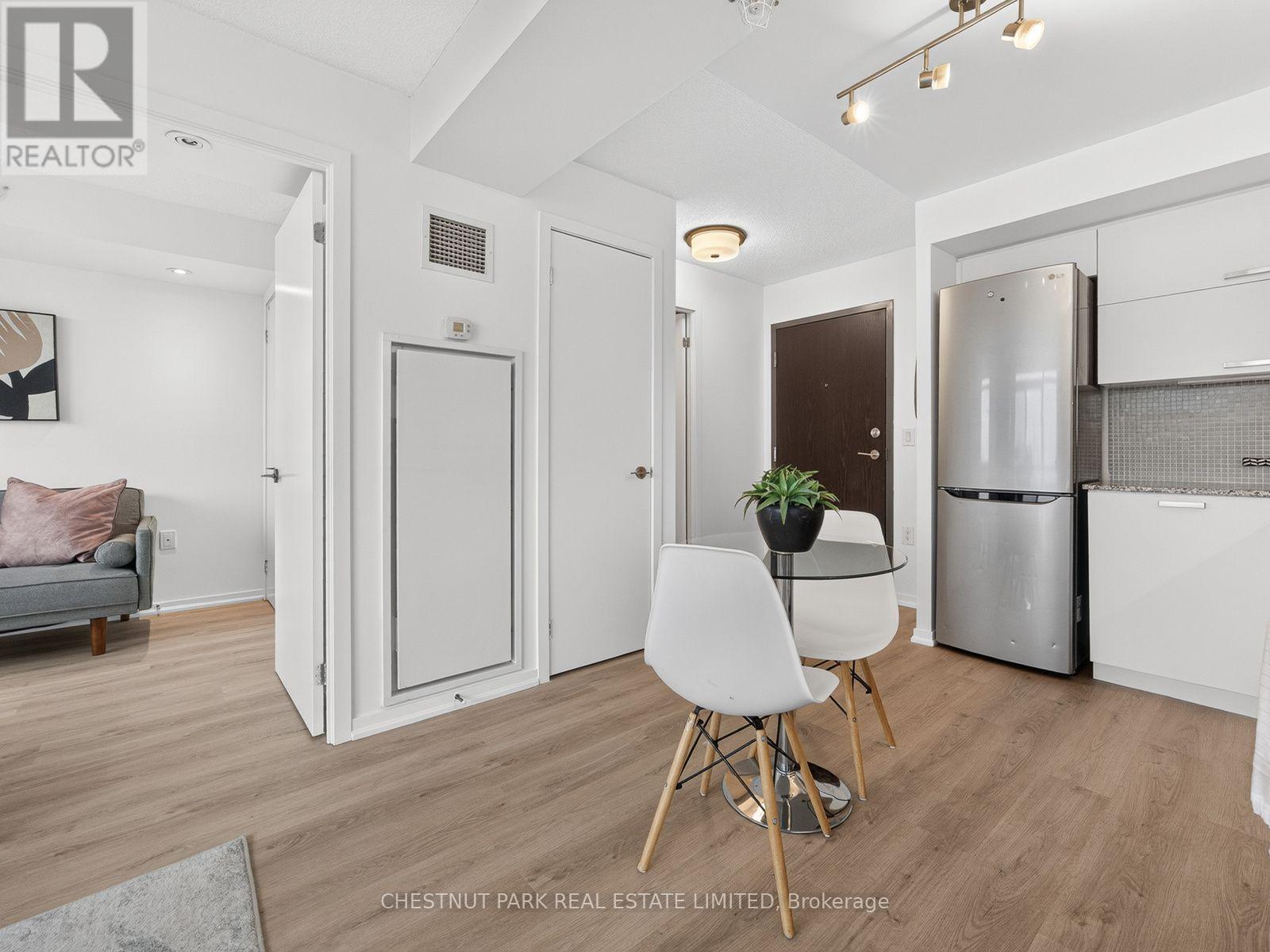 #2111E 36 LISGAR STREET - 8