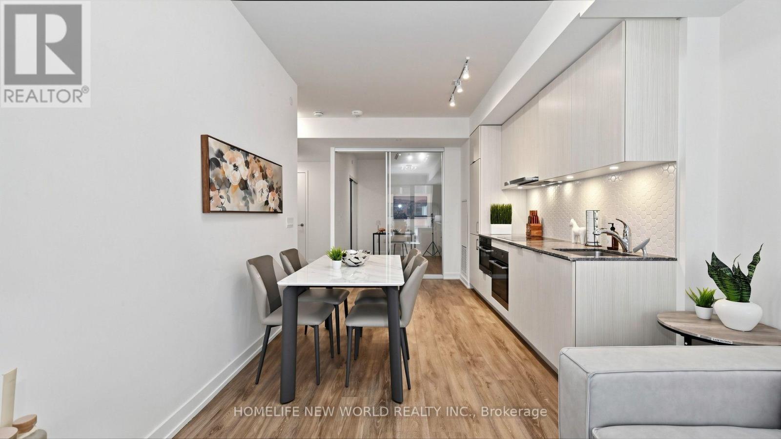 #813 158 FRONT STREET E - 10