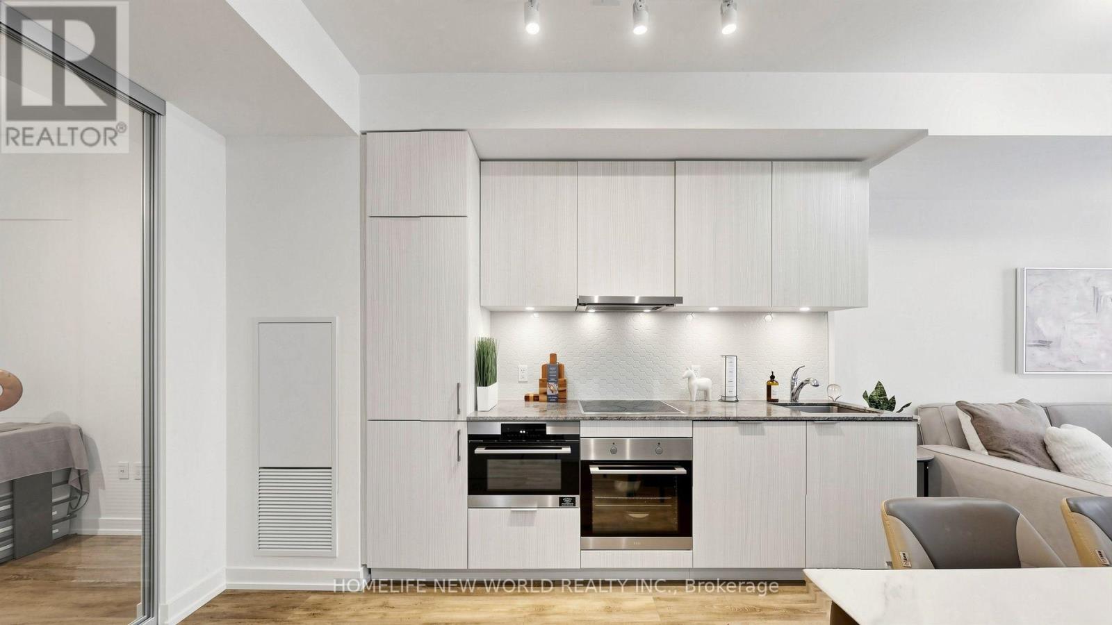 #813 158 FRONT STREET E - 12