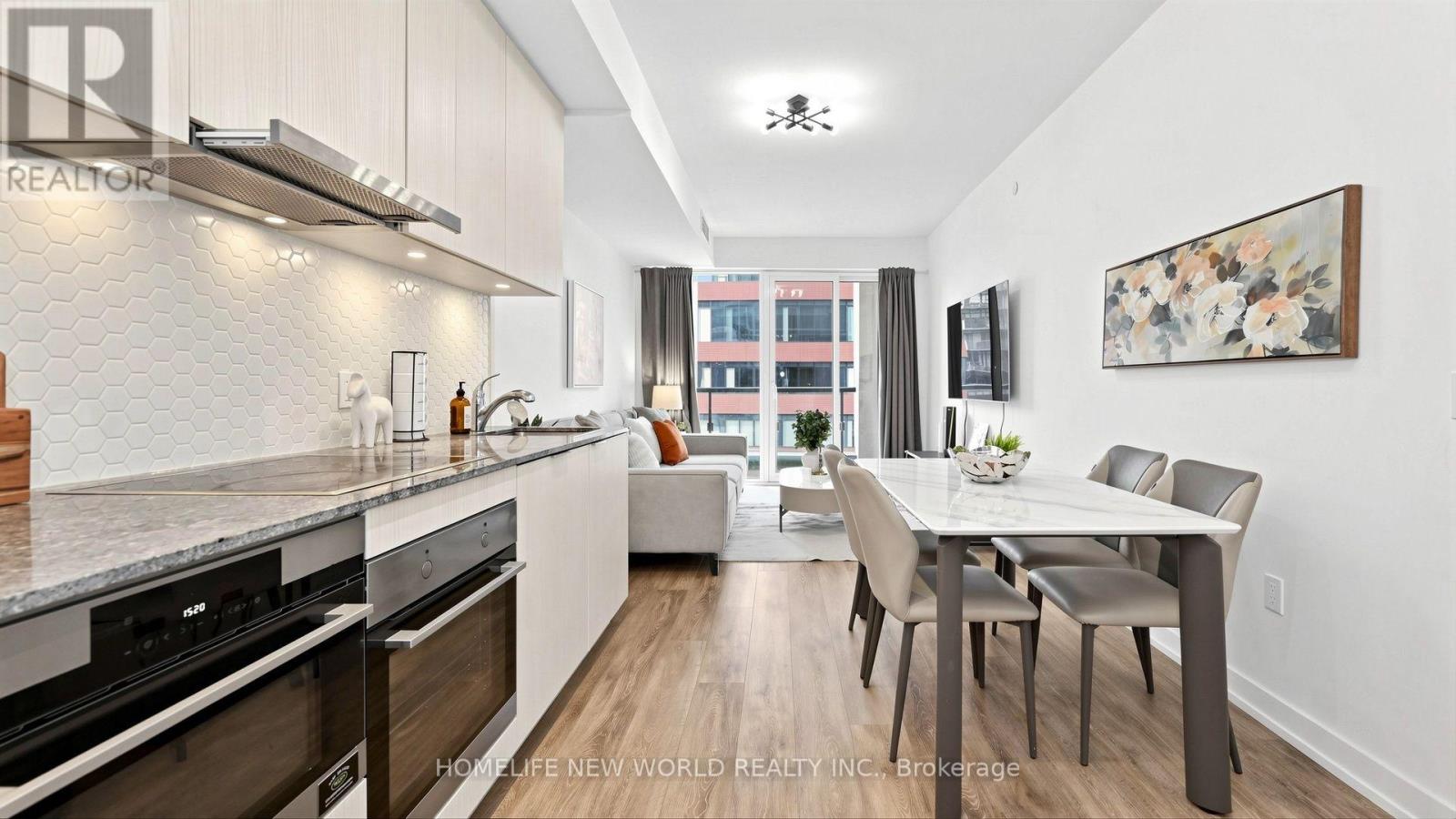#813 158 FRONT STREET E - 16