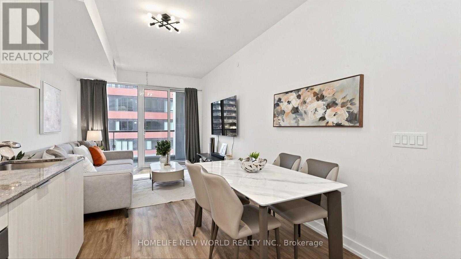 #813 158 FRONT STREET E - 17
