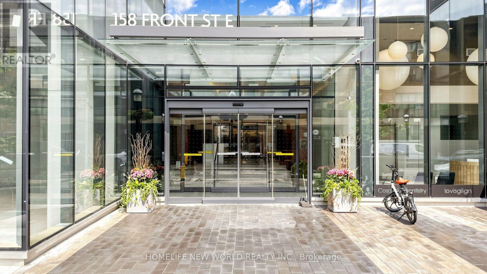 #813 158 FRONT STREET E - 2