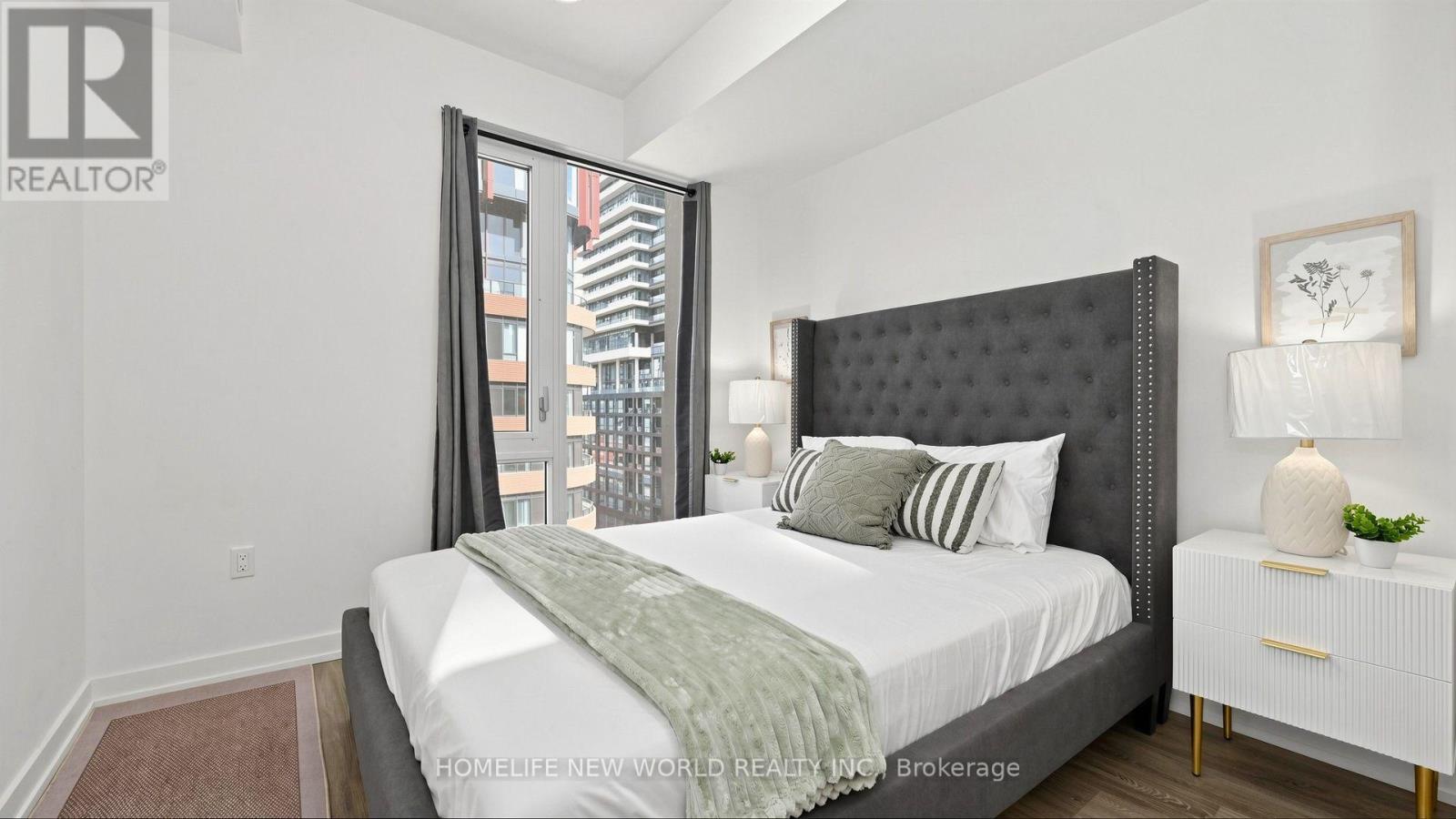 #813 158 FRONT STREET E - 23