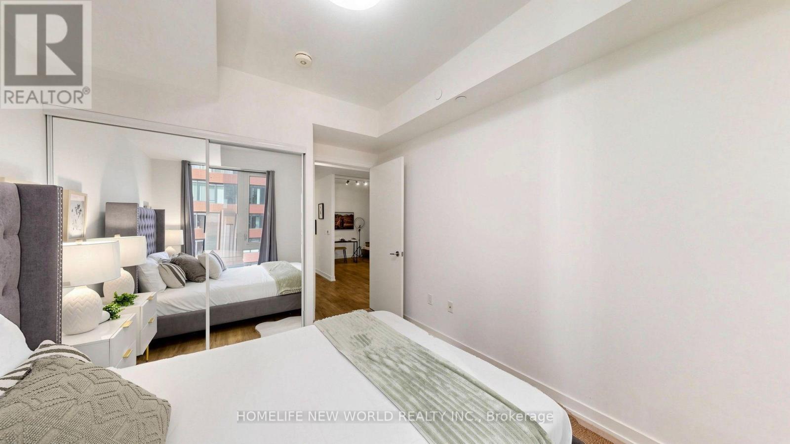 #813 158 FRONT STREET E - 25