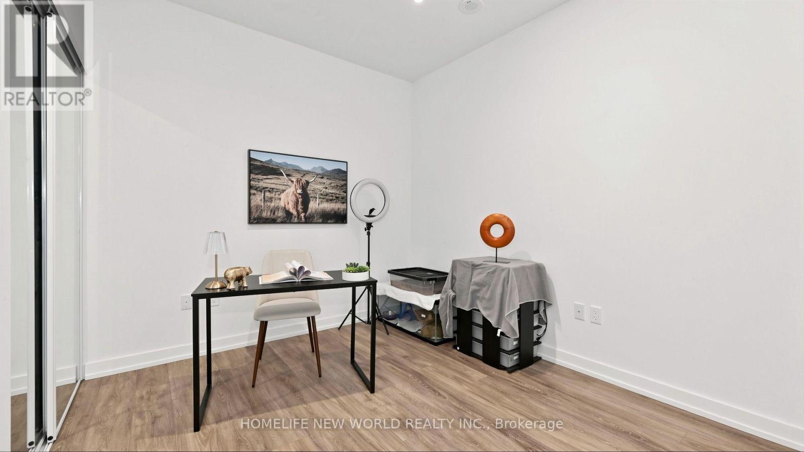 #813 158 FRONT STREET E - 28