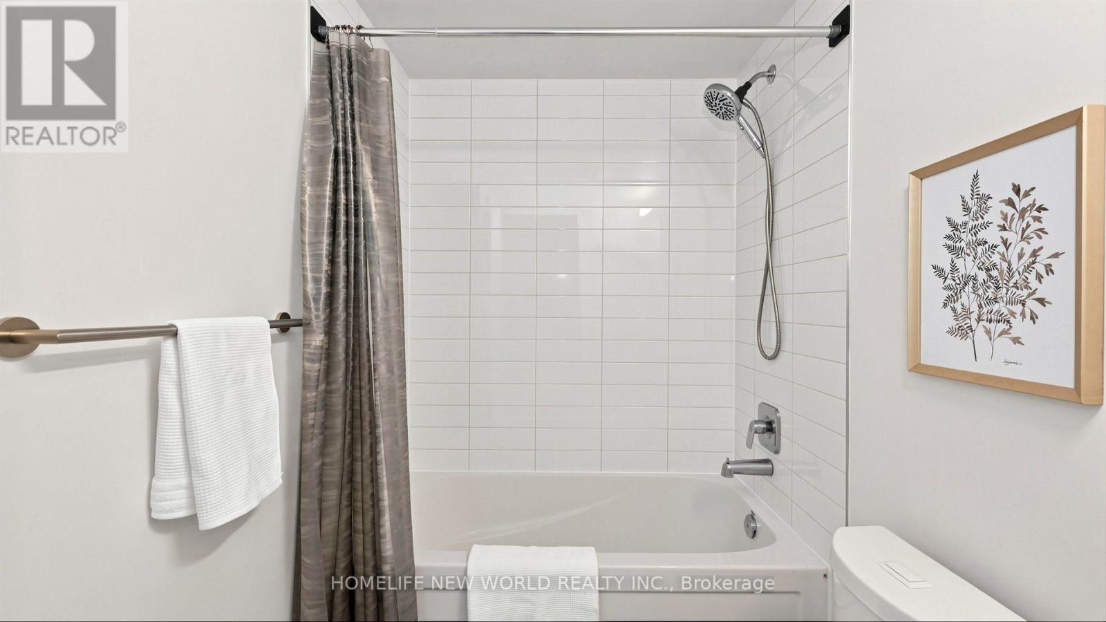 #813 158 FRONT STREET E - 32