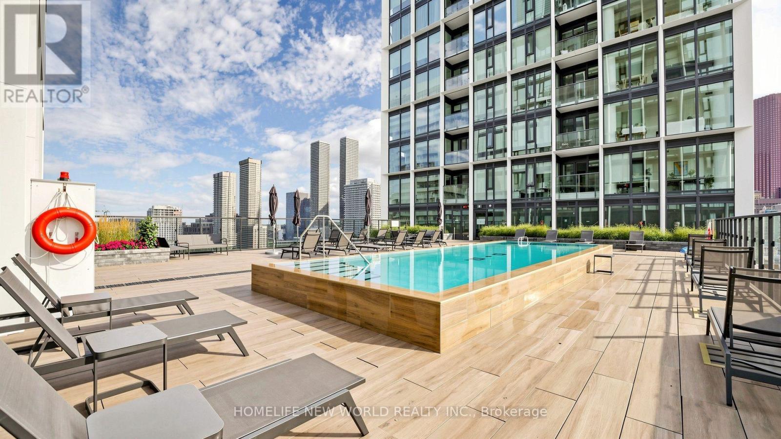 #813 158 FRONT STREET E - 44