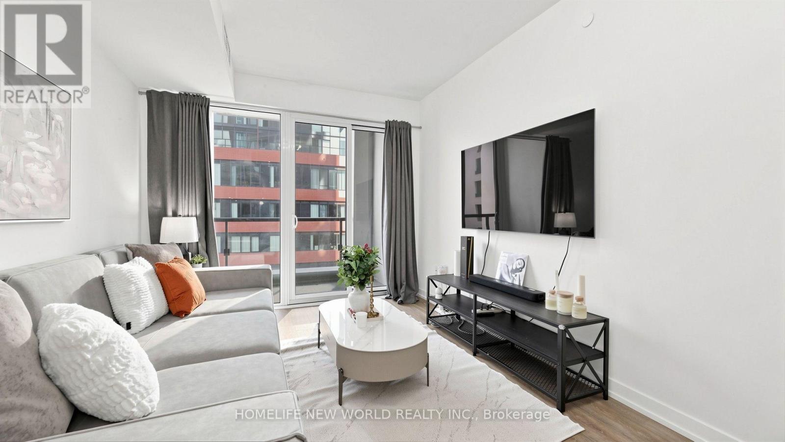 #813 158 FRONT STREET E - 6
