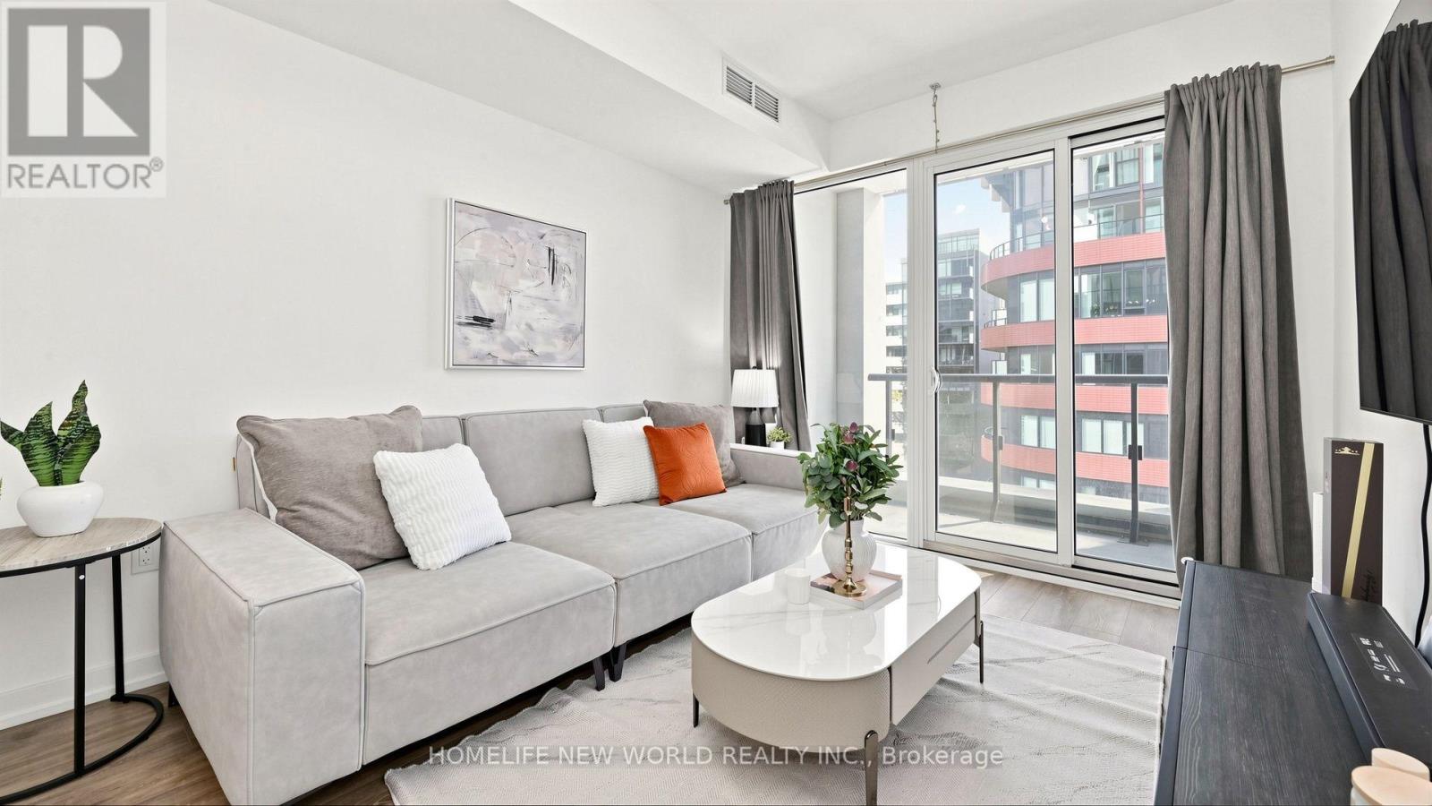 #813 158 FRONT STREET E - 7