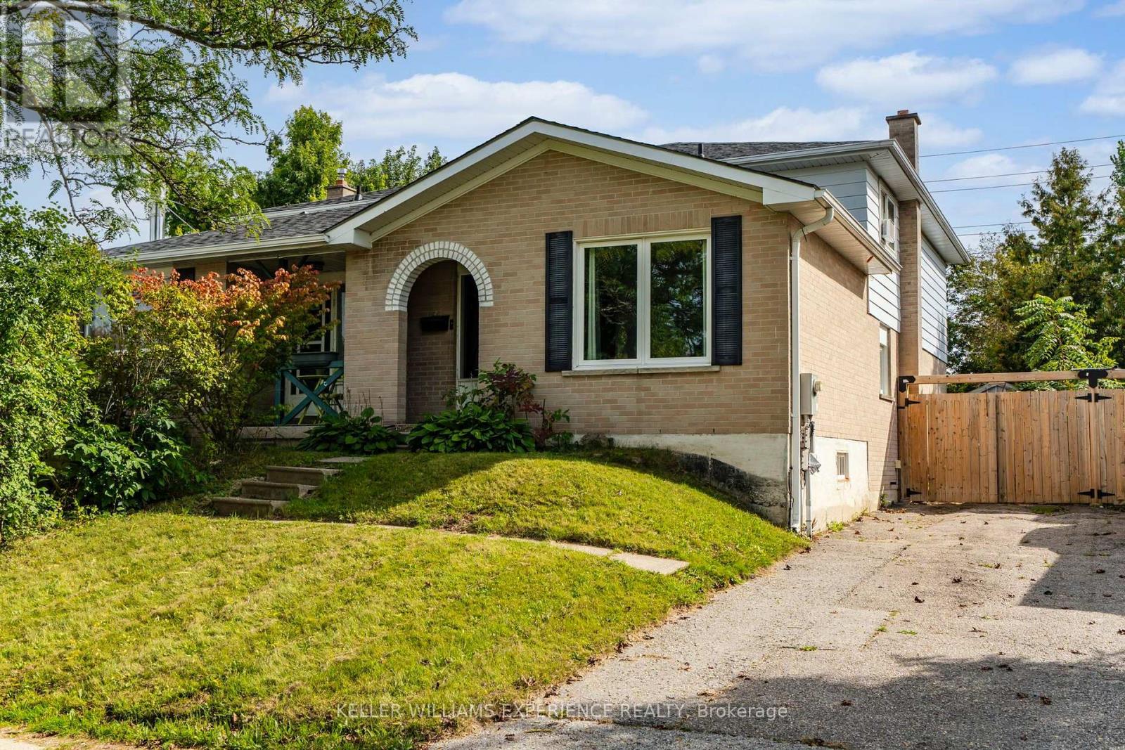 21 B COLLEGE CRESCENT - 1