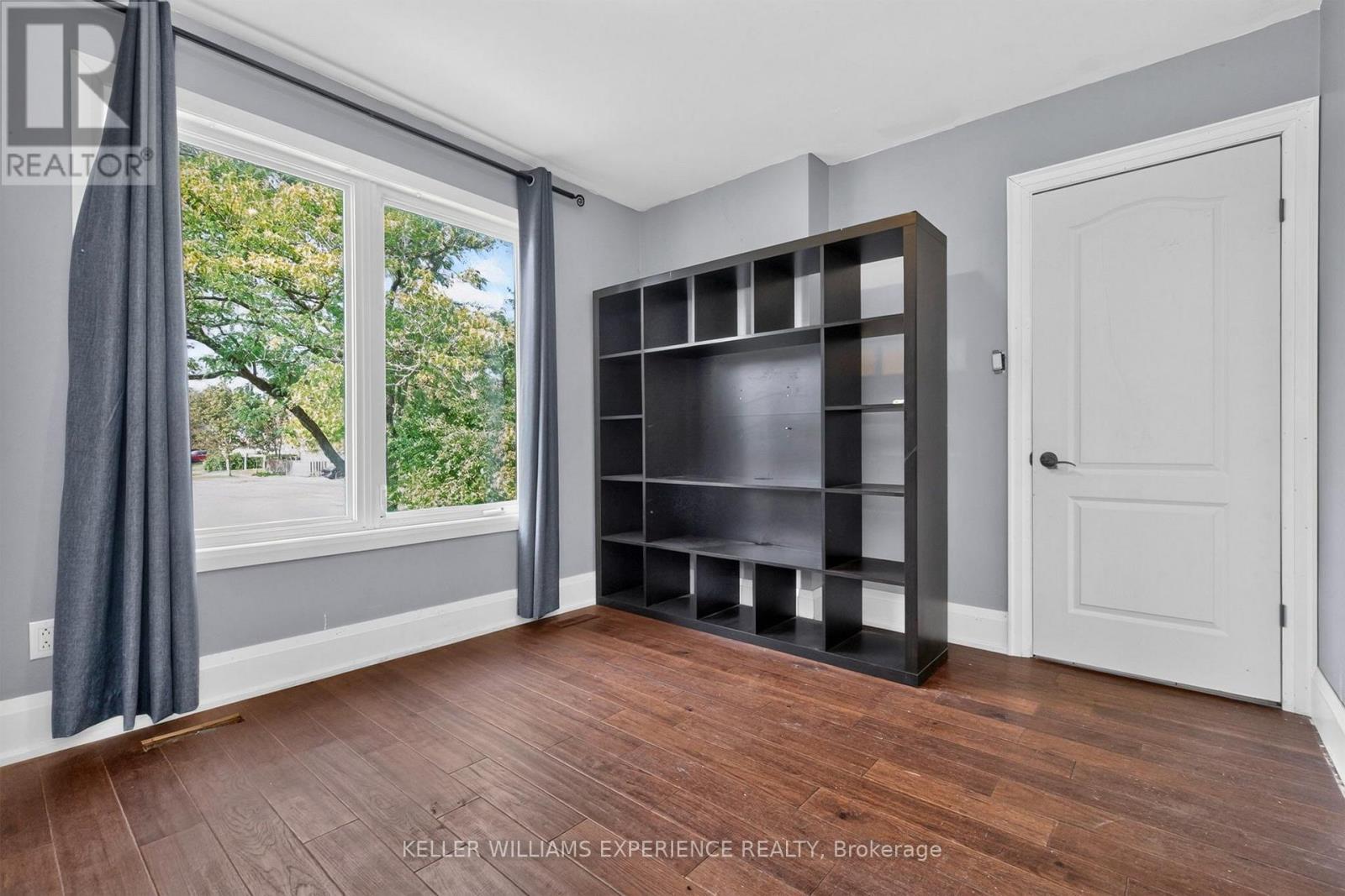 21 B COLLEGE CRESCENT - 13