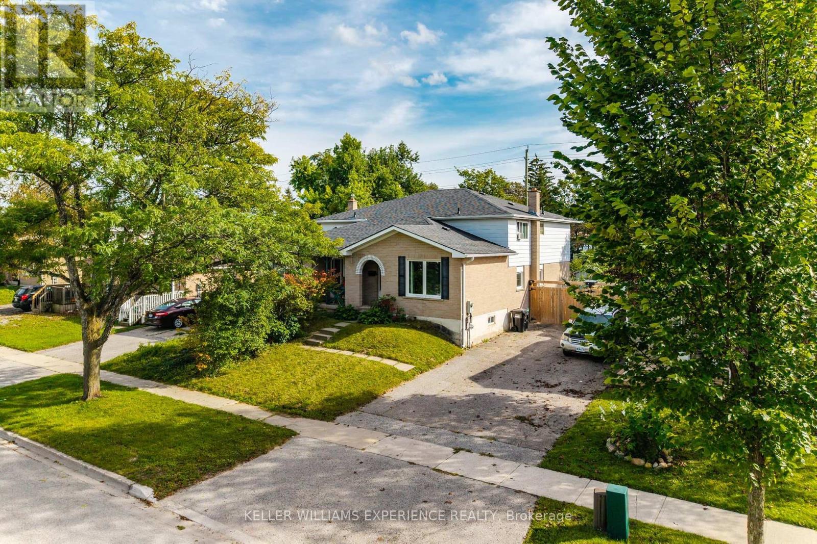21 B COLLEGE CRESCENT, Barrie (Grove East) — photo 2