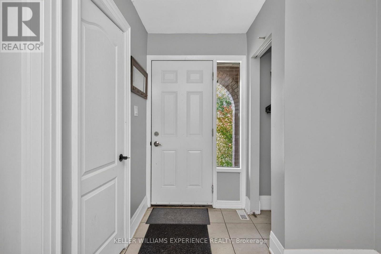 21 B COLLEGE CRESCENT, Barrie (Grove East) — photo 4
