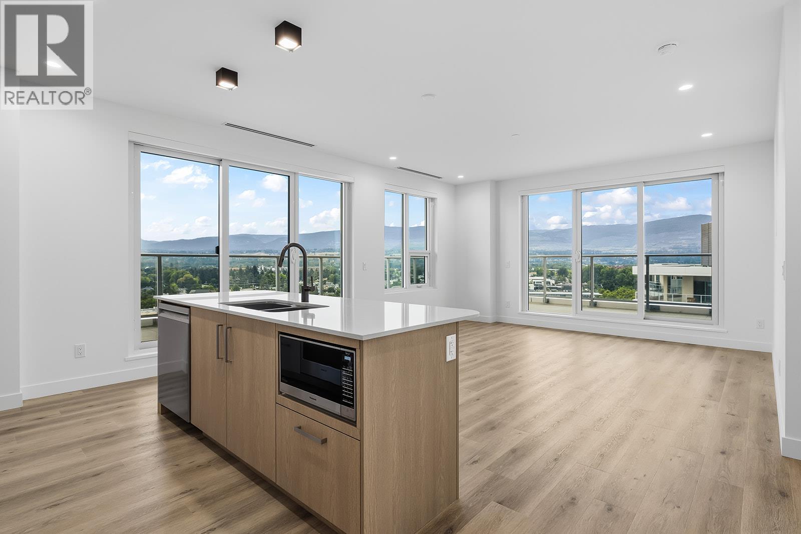 #1101 3300 Lakeshore Drive - 15