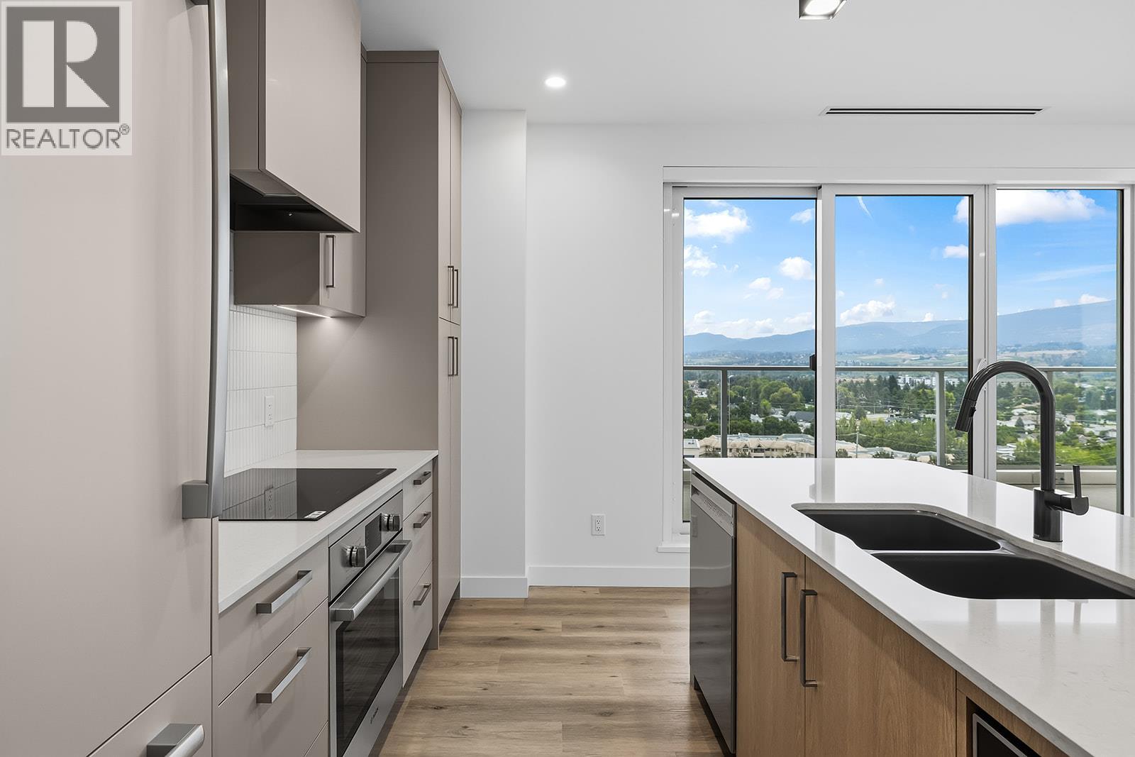 #1101 3300 Lakeshore Drive - 16