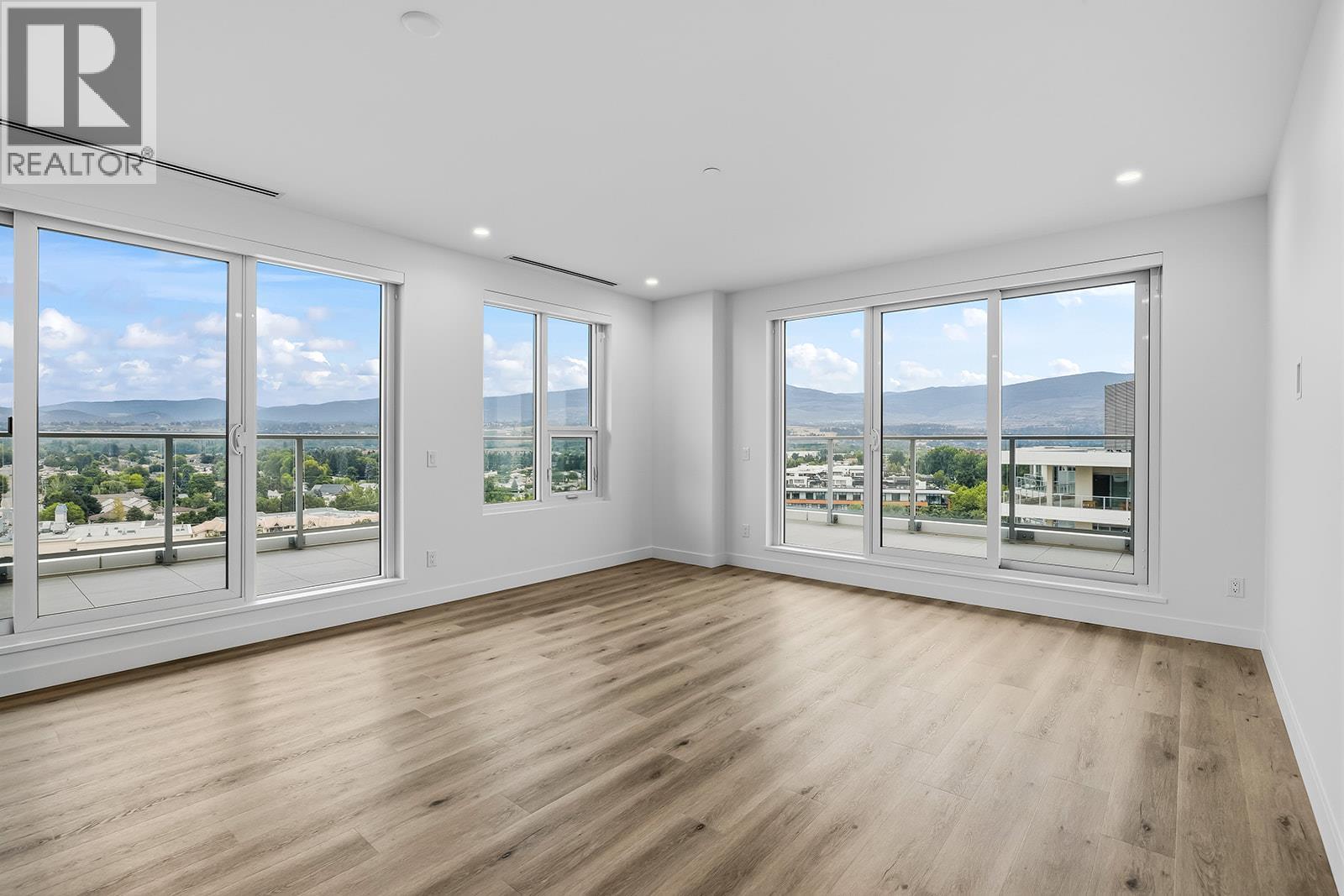 #1101 3300 Lakeshore Drive - 17