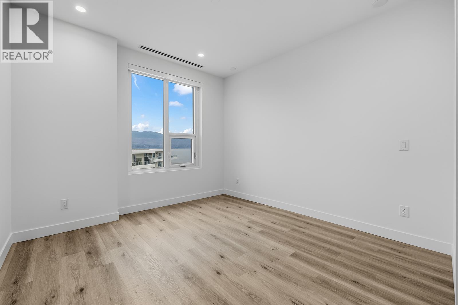 #1101 3300 Lakeshore Drive - 24