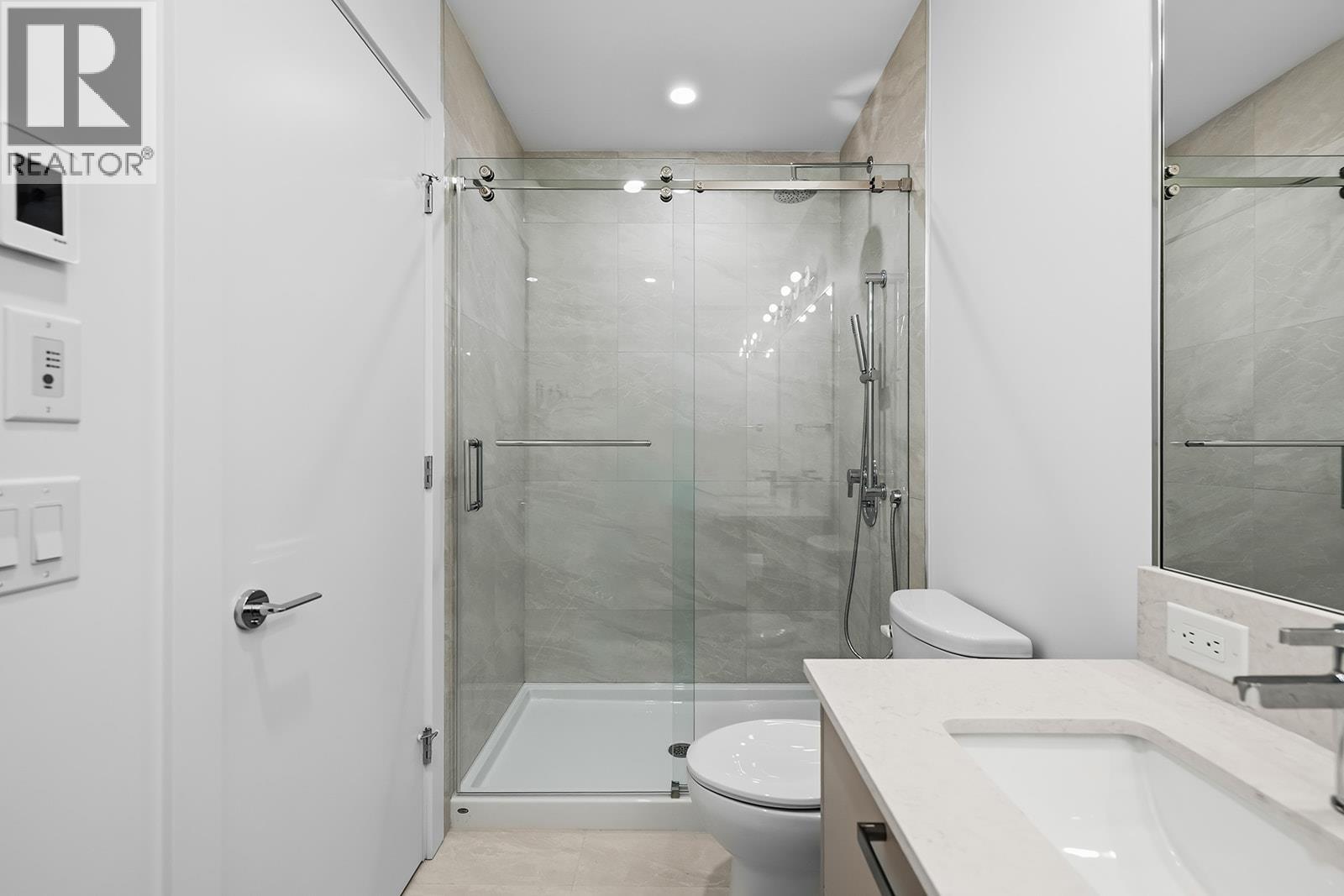 #1101 3300 Lakeshore Drive - 32