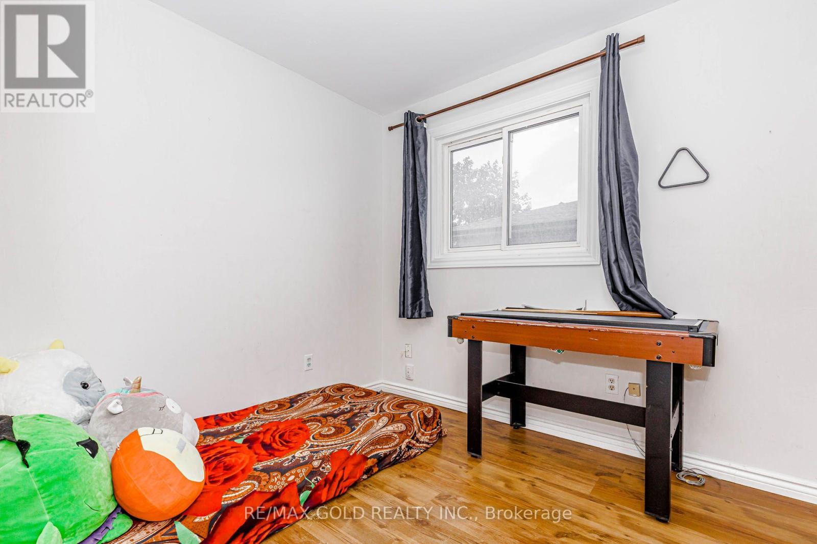 240 SIMMONS BOULEVARD - 25