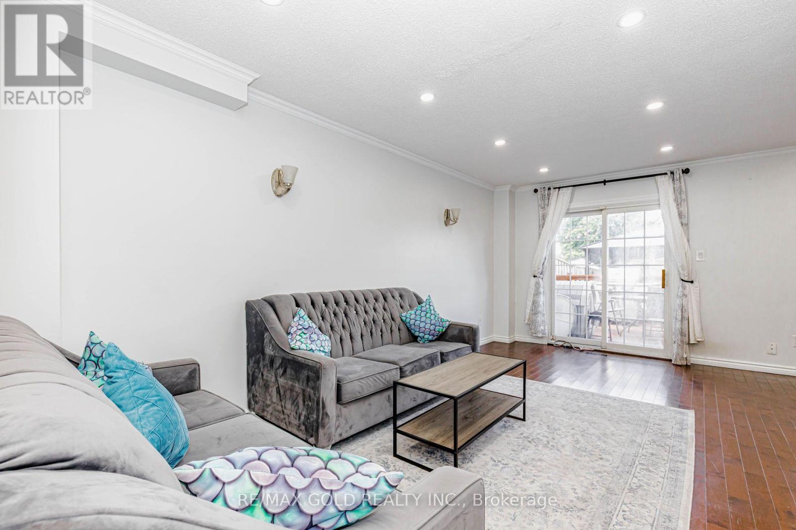 240 SIMMONS BOULEVARD - 5