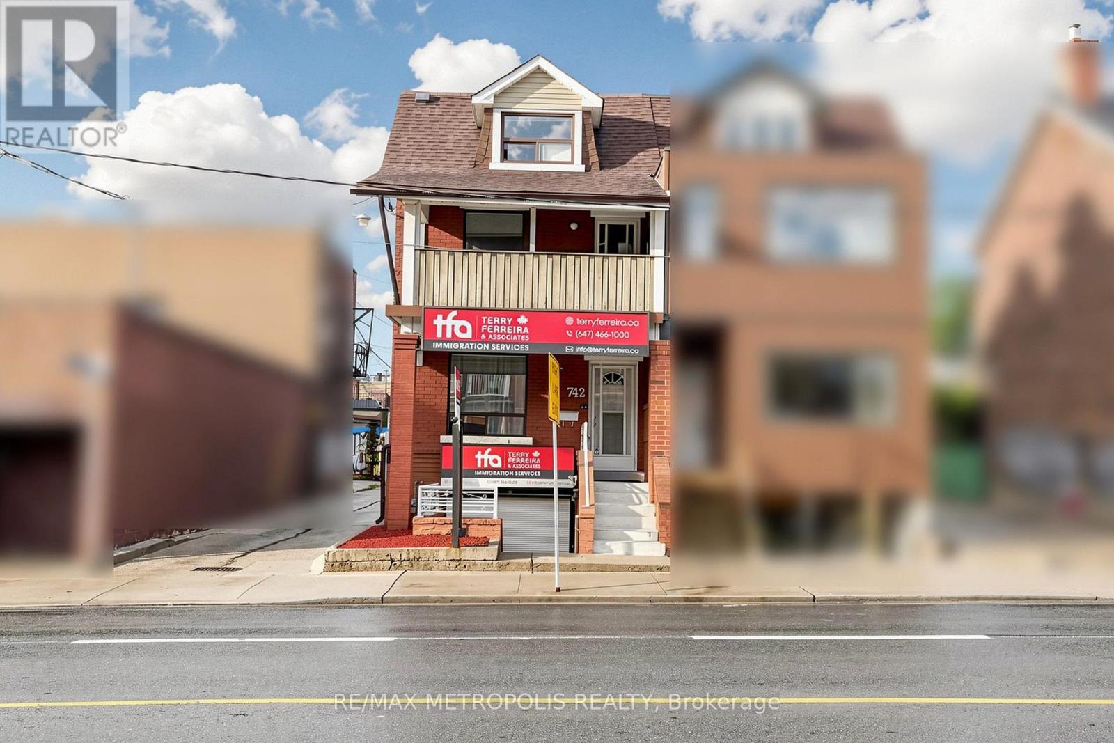 742 DUFFERIN STREET - 1