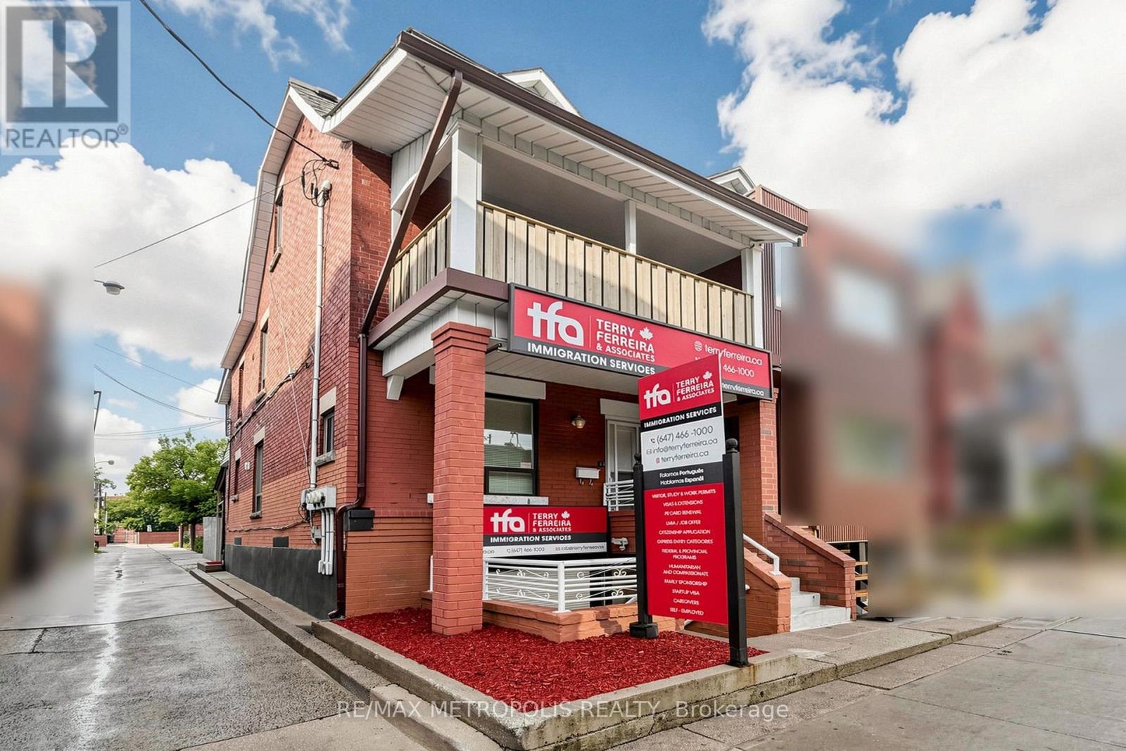 742 DUFFERIN STREET - 2