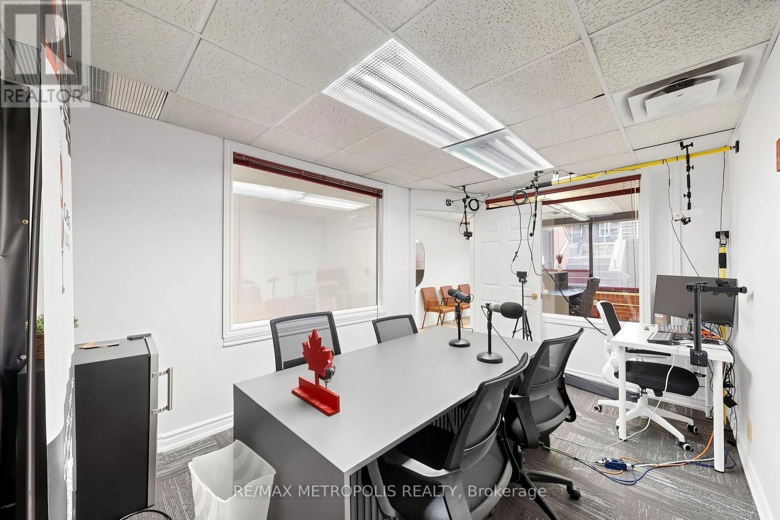 742 DUFFERIN STREET - 30
