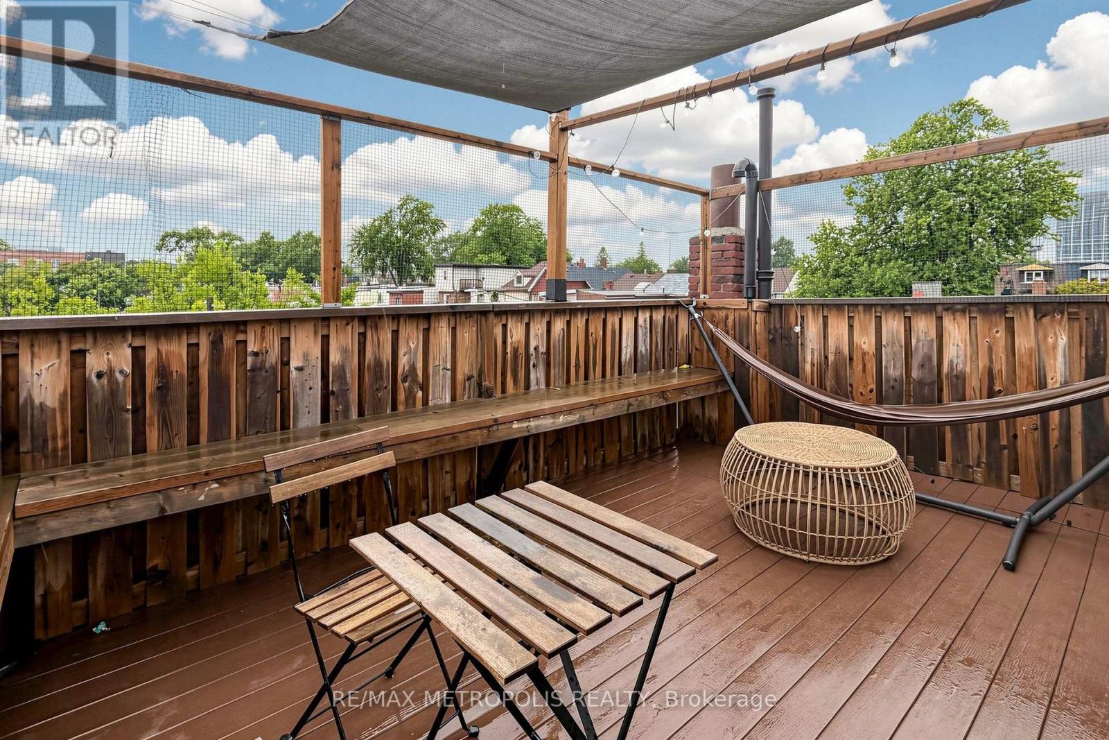 742 DUFFERIN STREET - 44