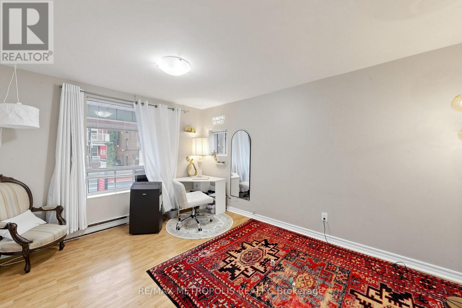 742 DUFFERIN STREET - Image 4