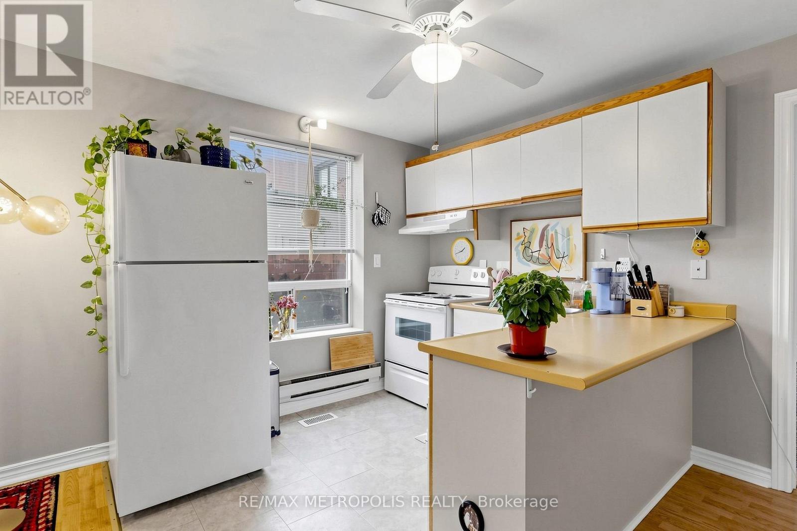 742 DUFFERIN STREET - 6