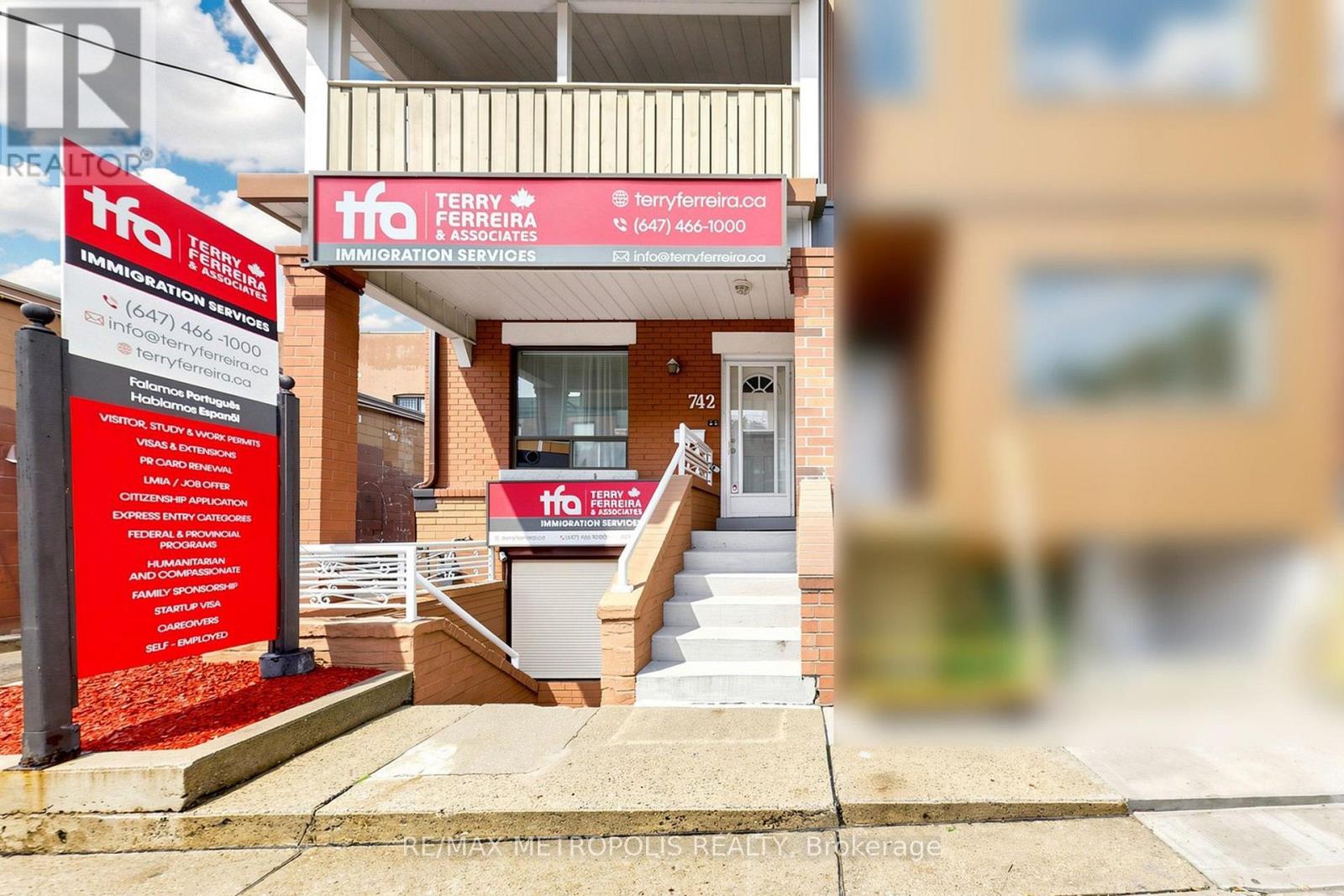 742 DUFFERIN STREET - 50
