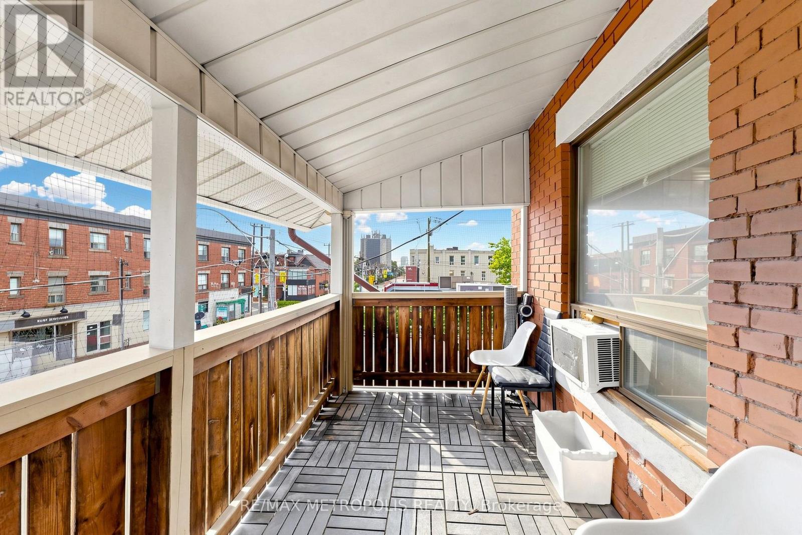 742 DUFFERIN STREET - 47