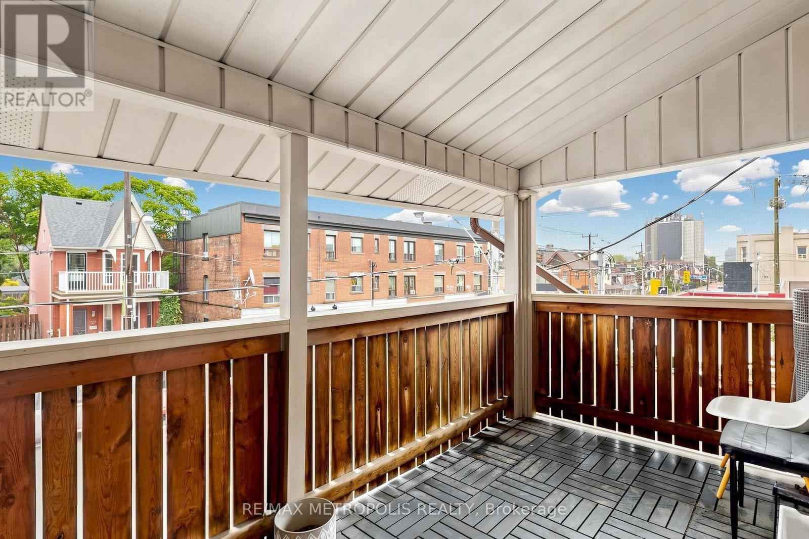 742 DUFFERIN STREET - 45