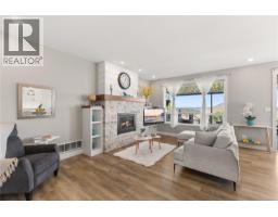 Living room - 760 Timberline Dr, Campbell River, BC V9H0A3 Photo 12