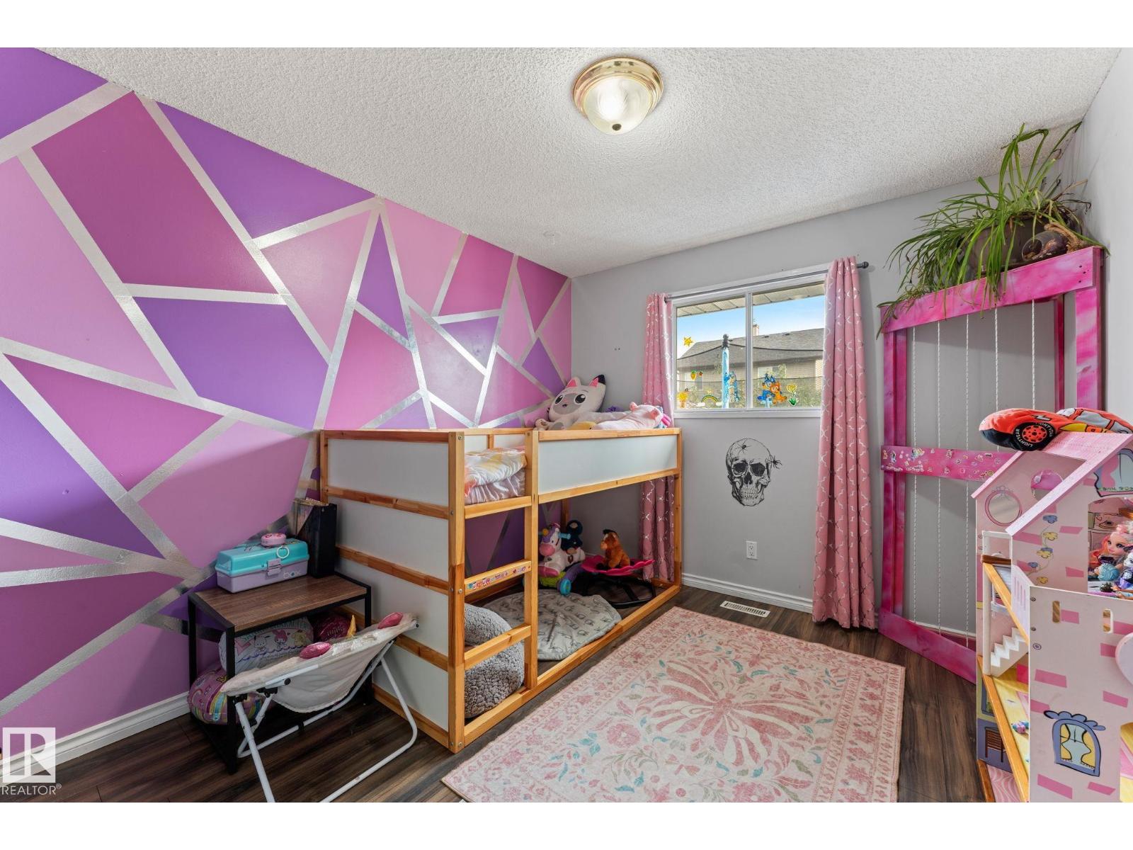 17607 91 ST NW - 17