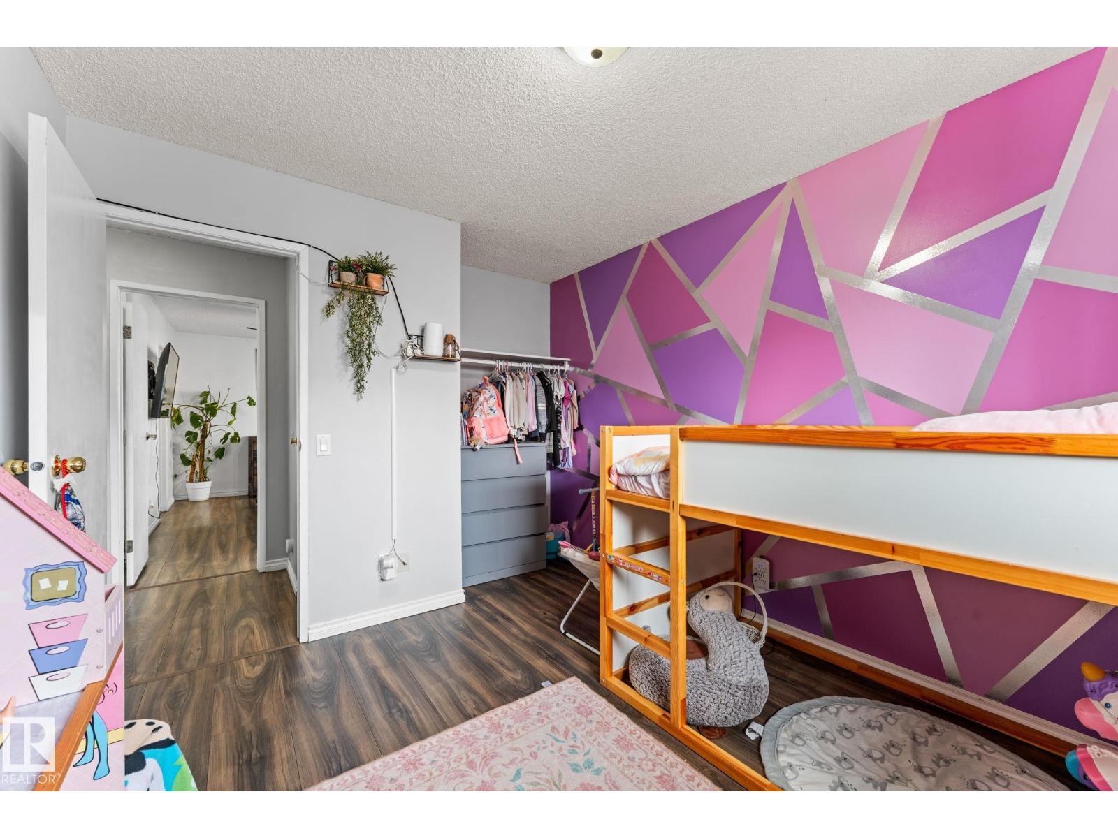 17607 91 ST NW - 18