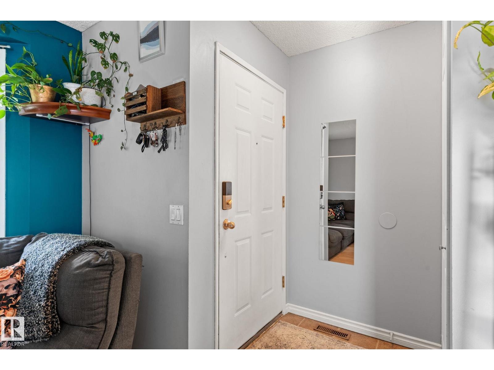 17607 91 ST NW - 4